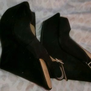 Black wedge heels